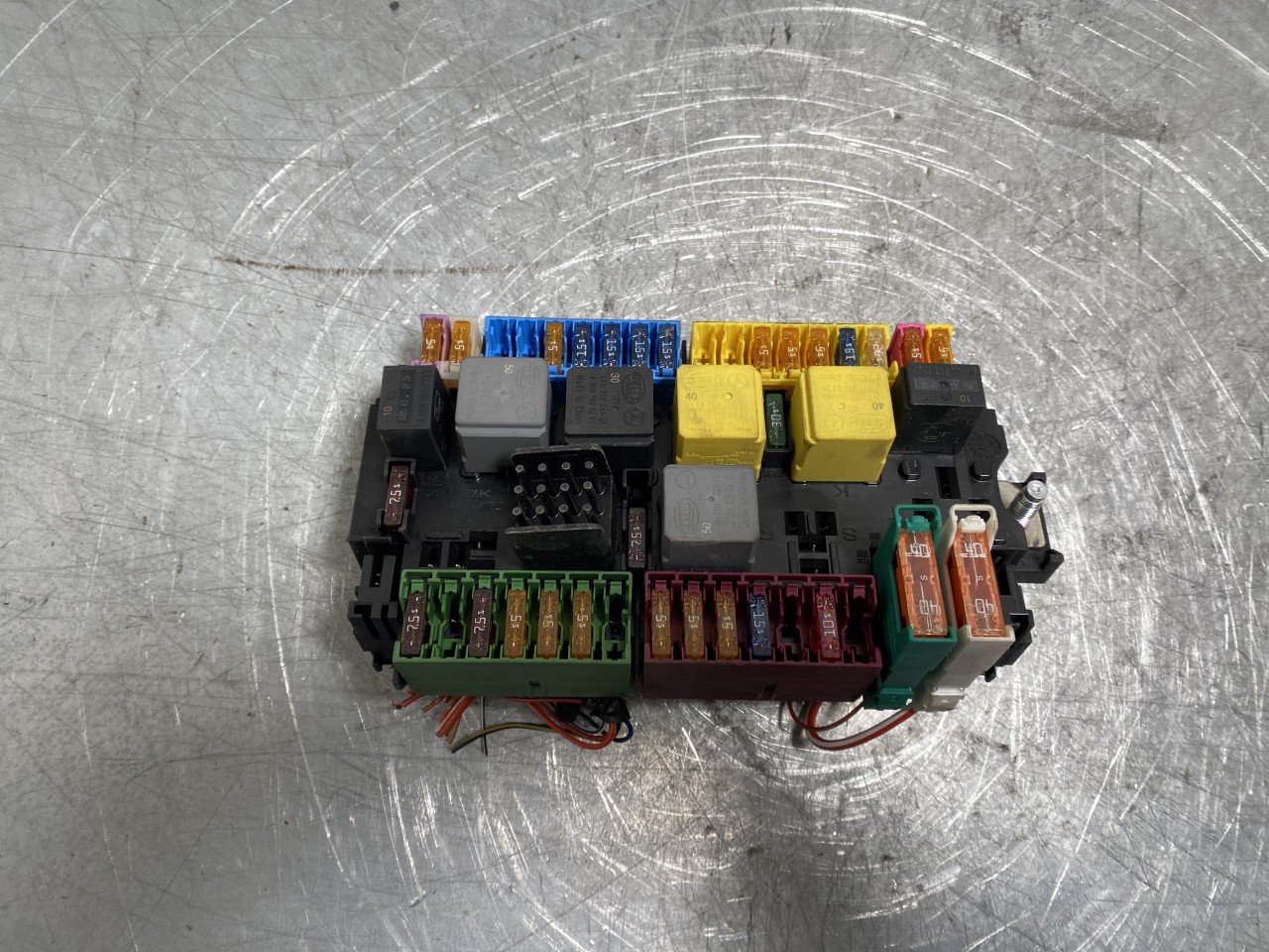 Mercedes B 180-200 W246/W242 2012-19 Biztosítékdoboz / elektromos központ nézet 2
