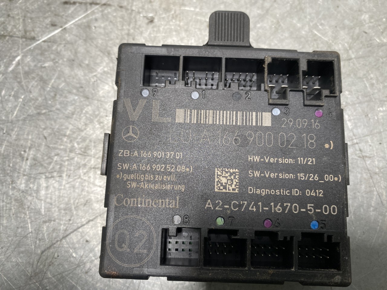Mercedes B 180-200 W246/W242 2012-19 Door control unit view 2