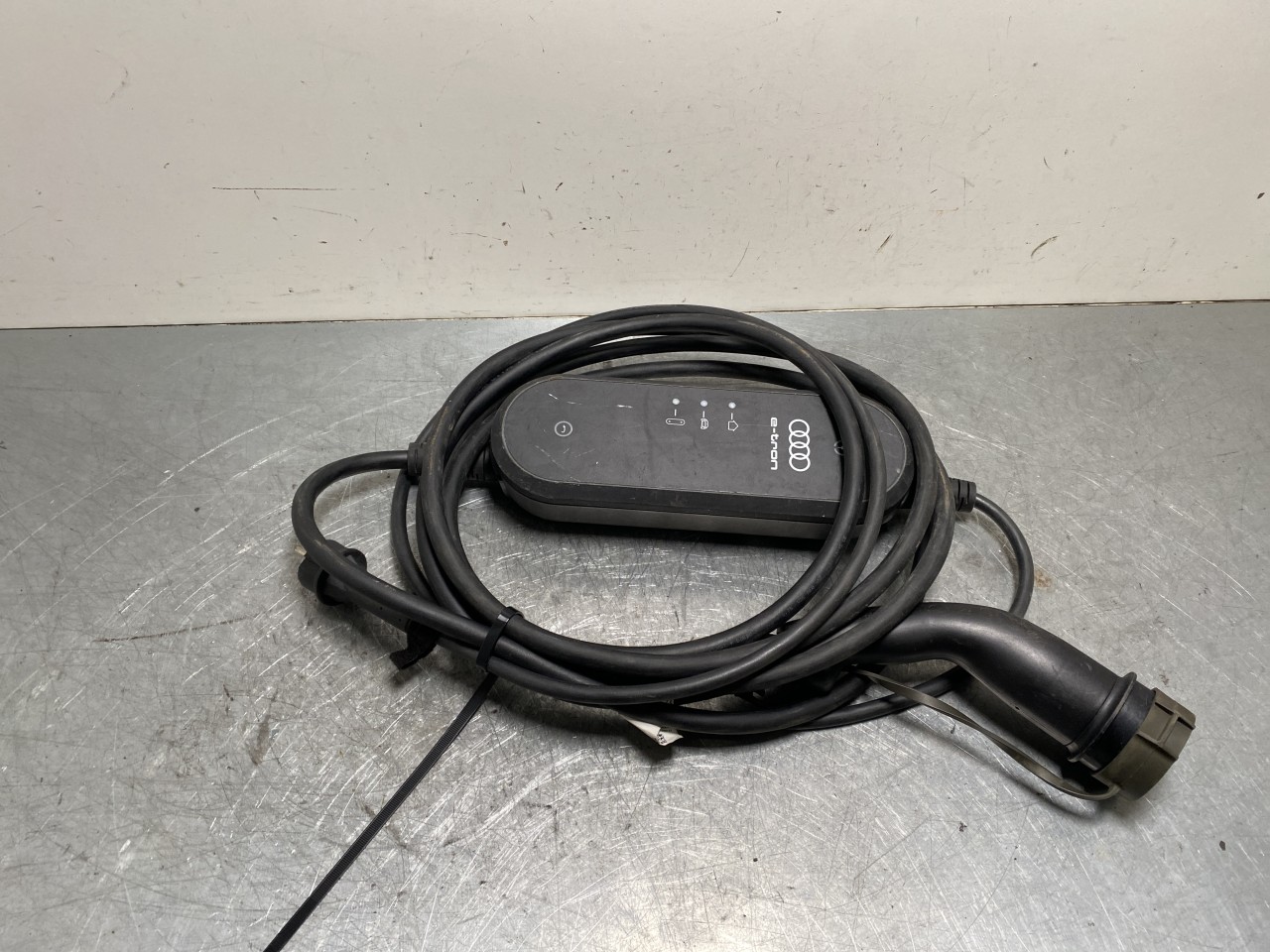 Audi E-TRON, S GE 2019- Battery charger