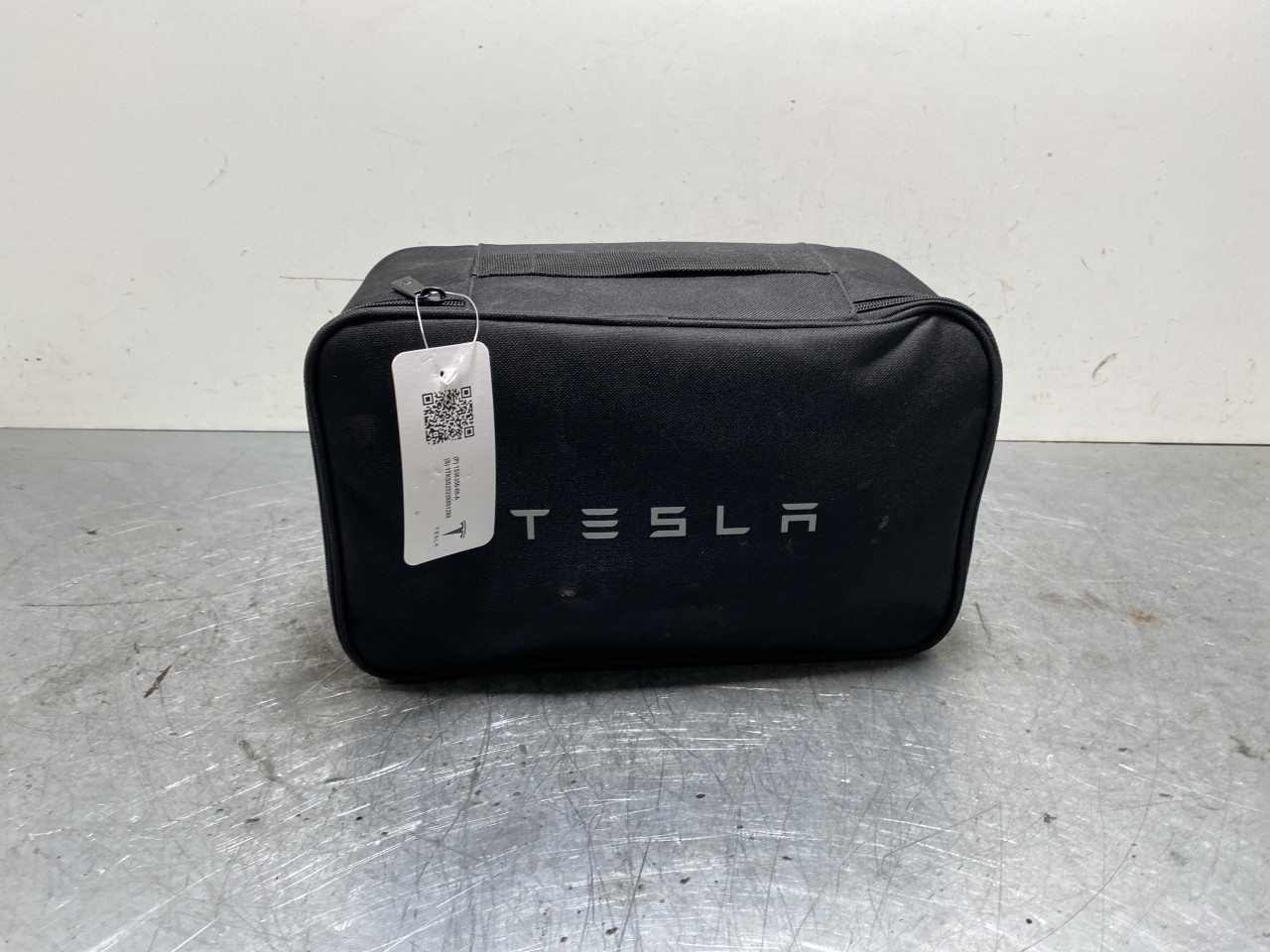 Tesla MODEL Y 2021- Vonóhorog