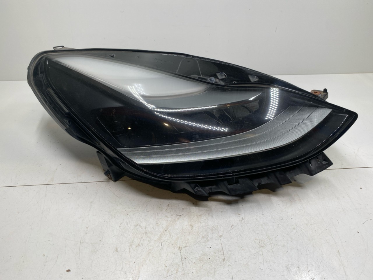 Tesla MODEL Y 2021- Far dreapta