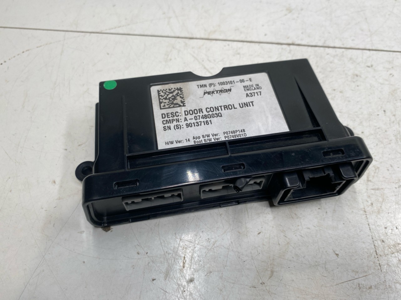 Tesla MODEL S 2013- Door control unit