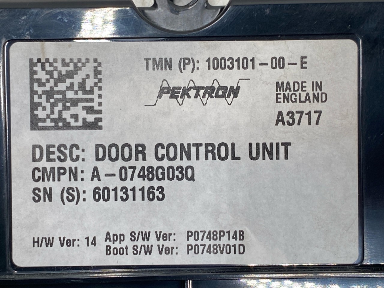 Tesla MODEL S 2013- Door control unit view 3