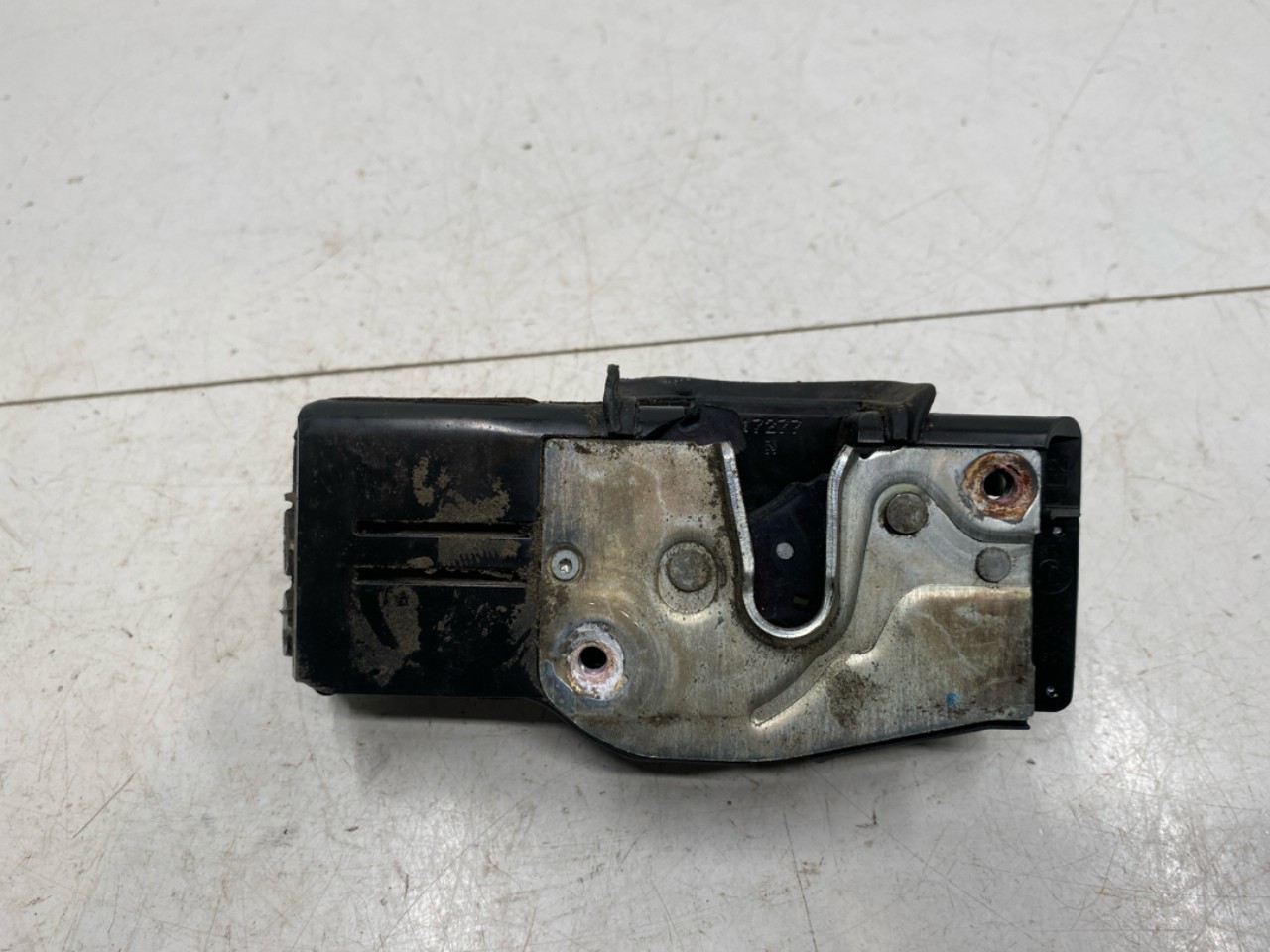 Tesla MODEL S 2013- Door lock housing