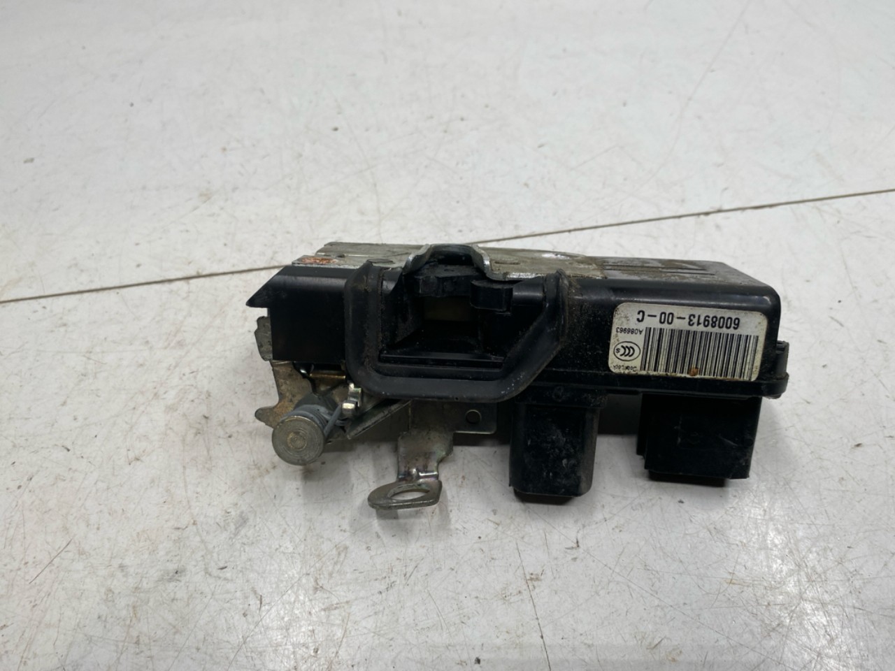 Tesla MODEL S 2013- Door lock housing view 2