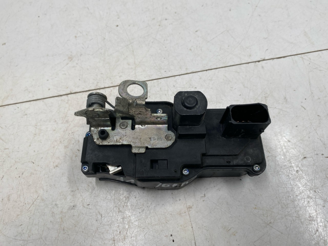 Tesla MODEL S 2013- Door lock housing view 3