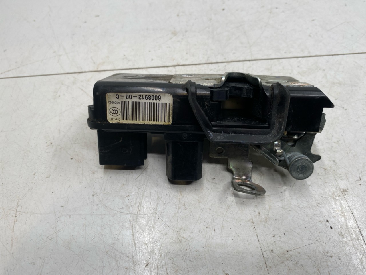 Tesla MODEL S 2013- Door lock housing view 2