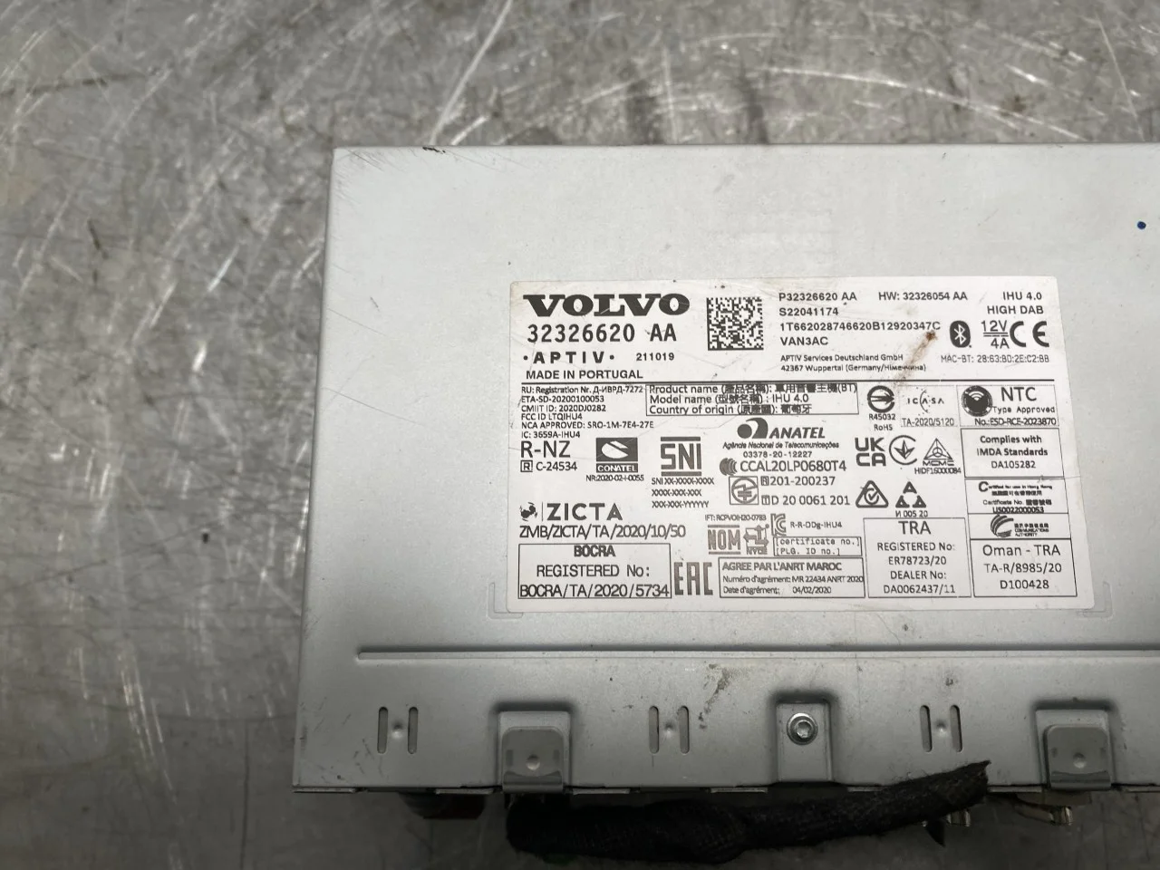 Volvo XC40/RECHARGE 2018- Radio view 2