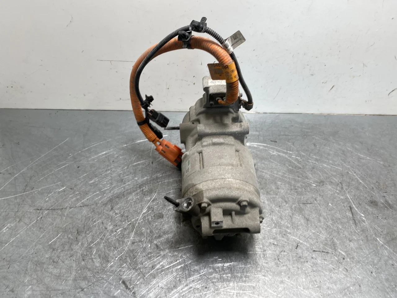 Kia SOUL 2009- A/C compressor view 3