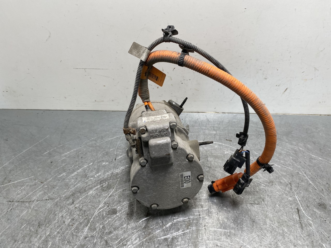 Kia SOUL 2009- A/C compressor view 4