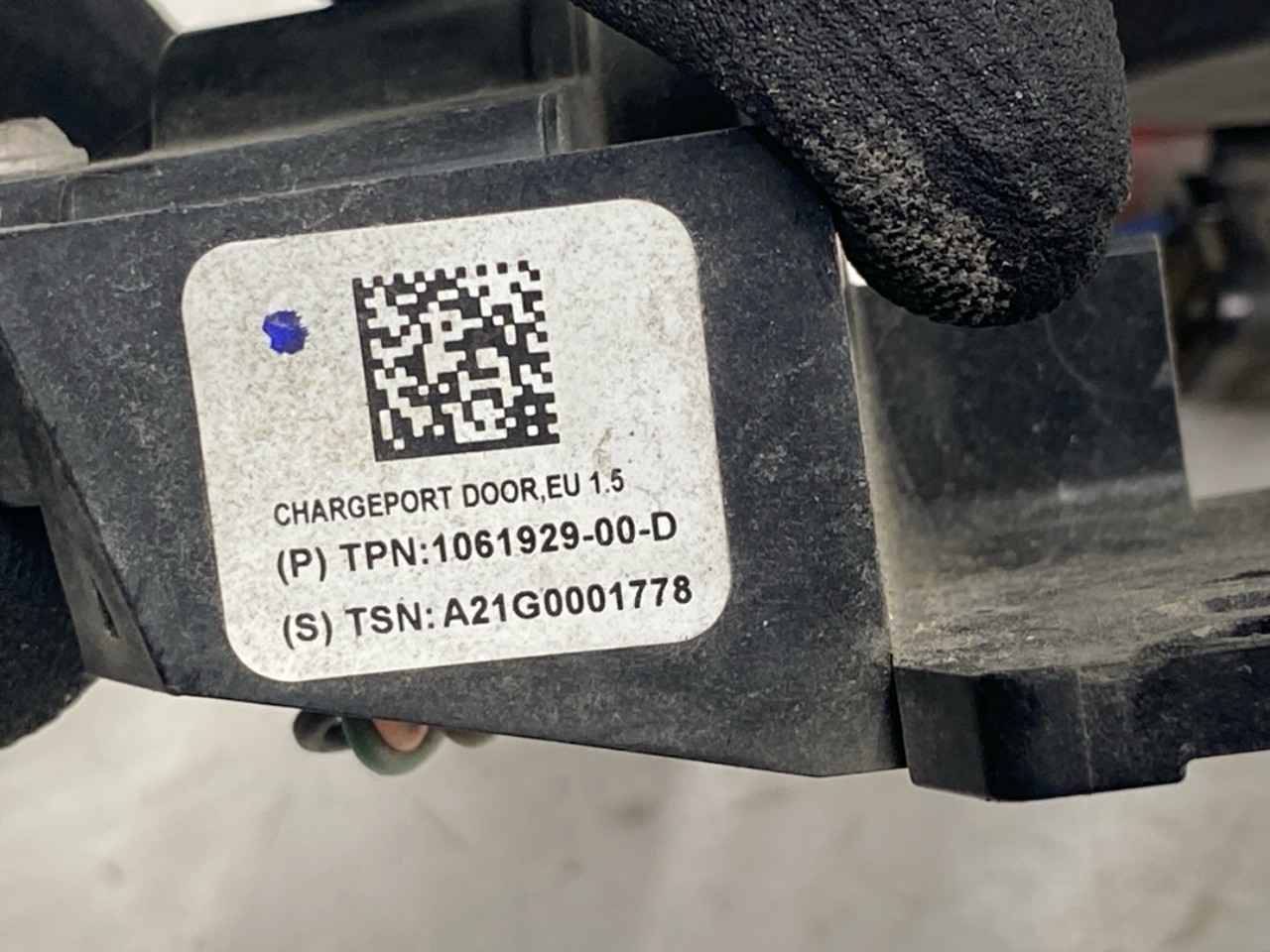 Tesla MODEL S 2013- Capac port încărcare, electric / hibrid vedere 3