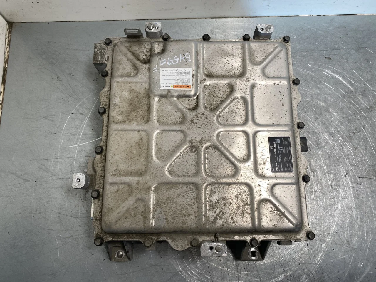 Hyundai IONIQ AE 2017-22 Battery charger view 2