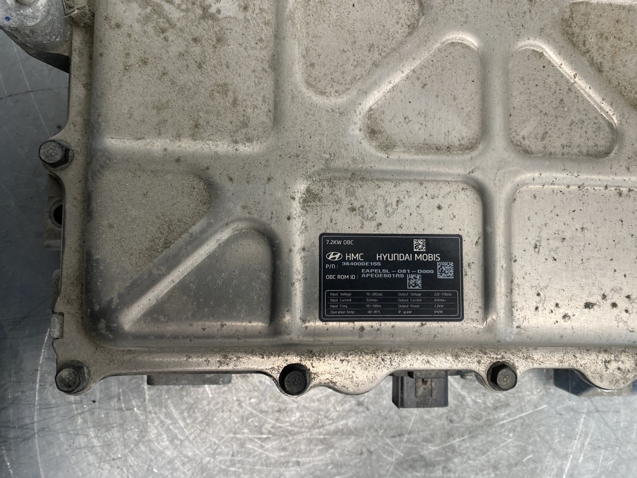Hyundai IONIQ AE 2017-22 Battery charger view 3