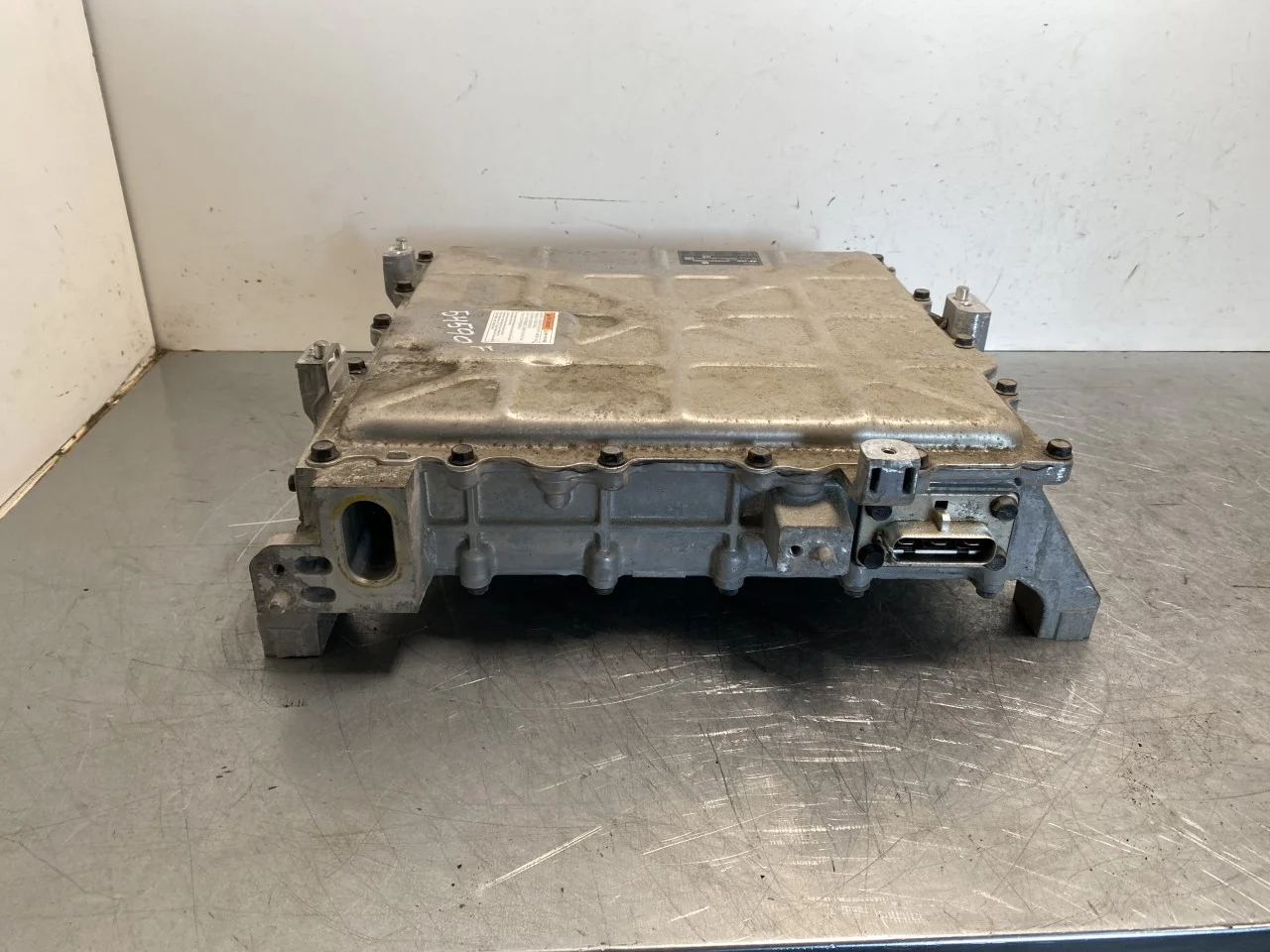 Hyundai IONIQ AE 2017-22 Battery charger view 4