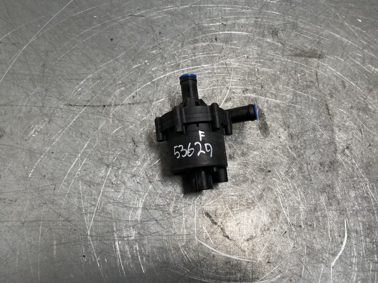Tesla MODEL S 2013- Circulation pump view 2
