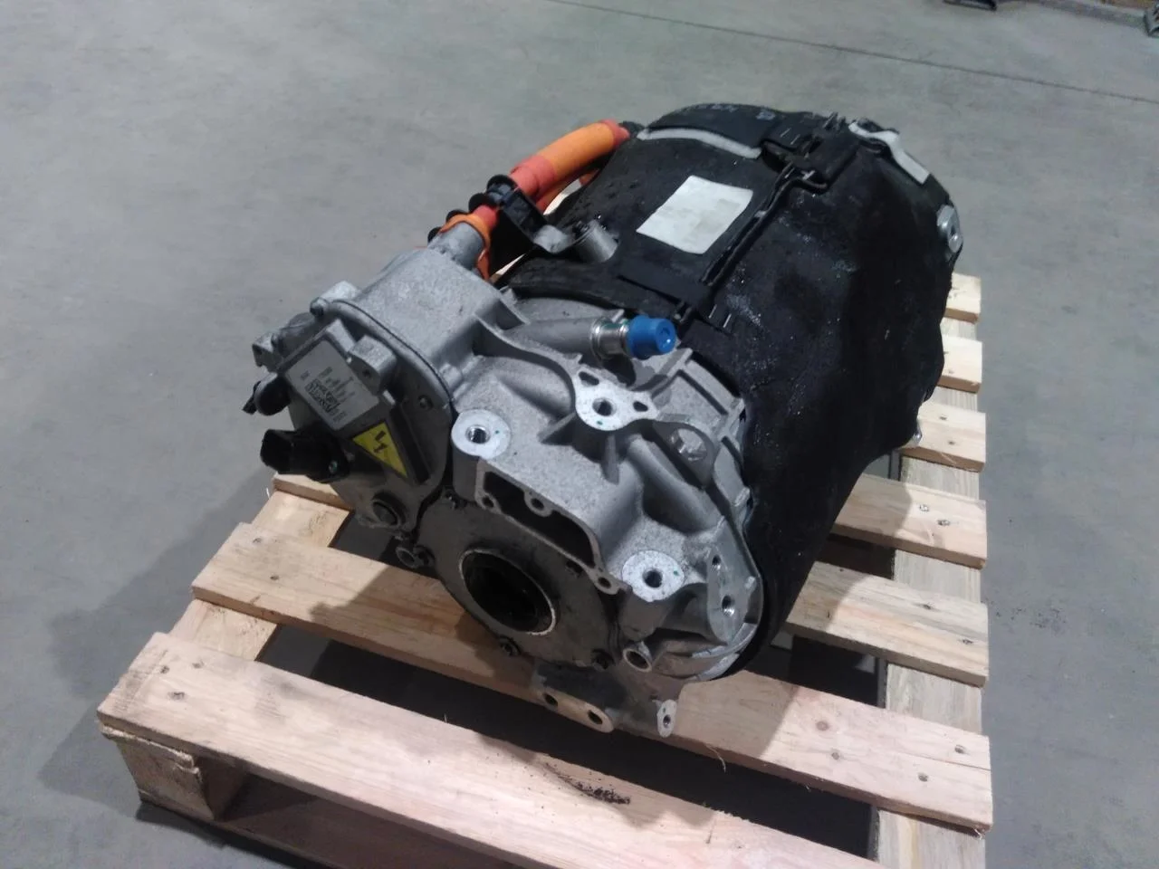 Volvo C40/RECHARGE 2021-> Elektromos motor, hátsó nézet 3