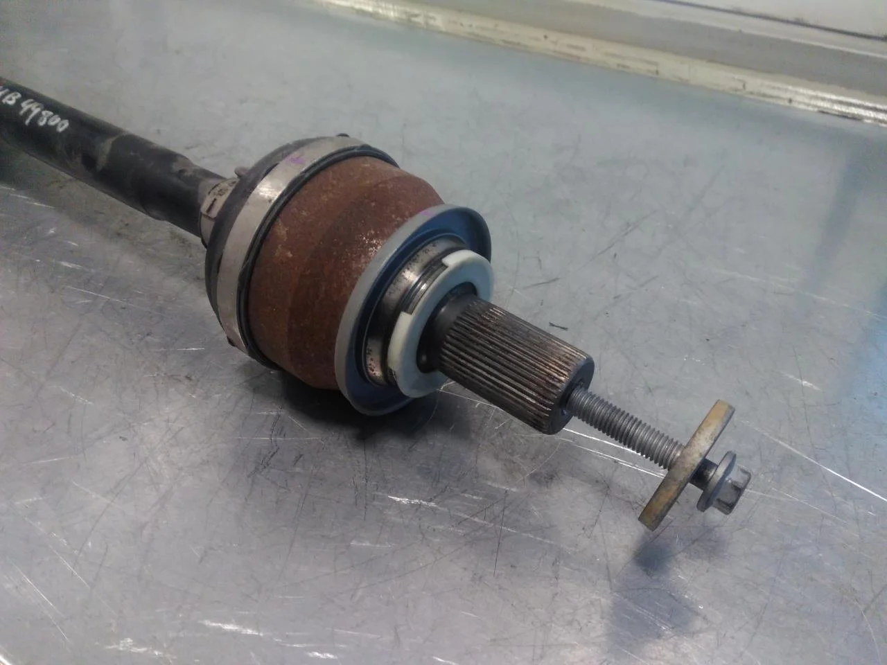 Volvo C40/RECHARGE 2021-> Rear right driveshaft view 2