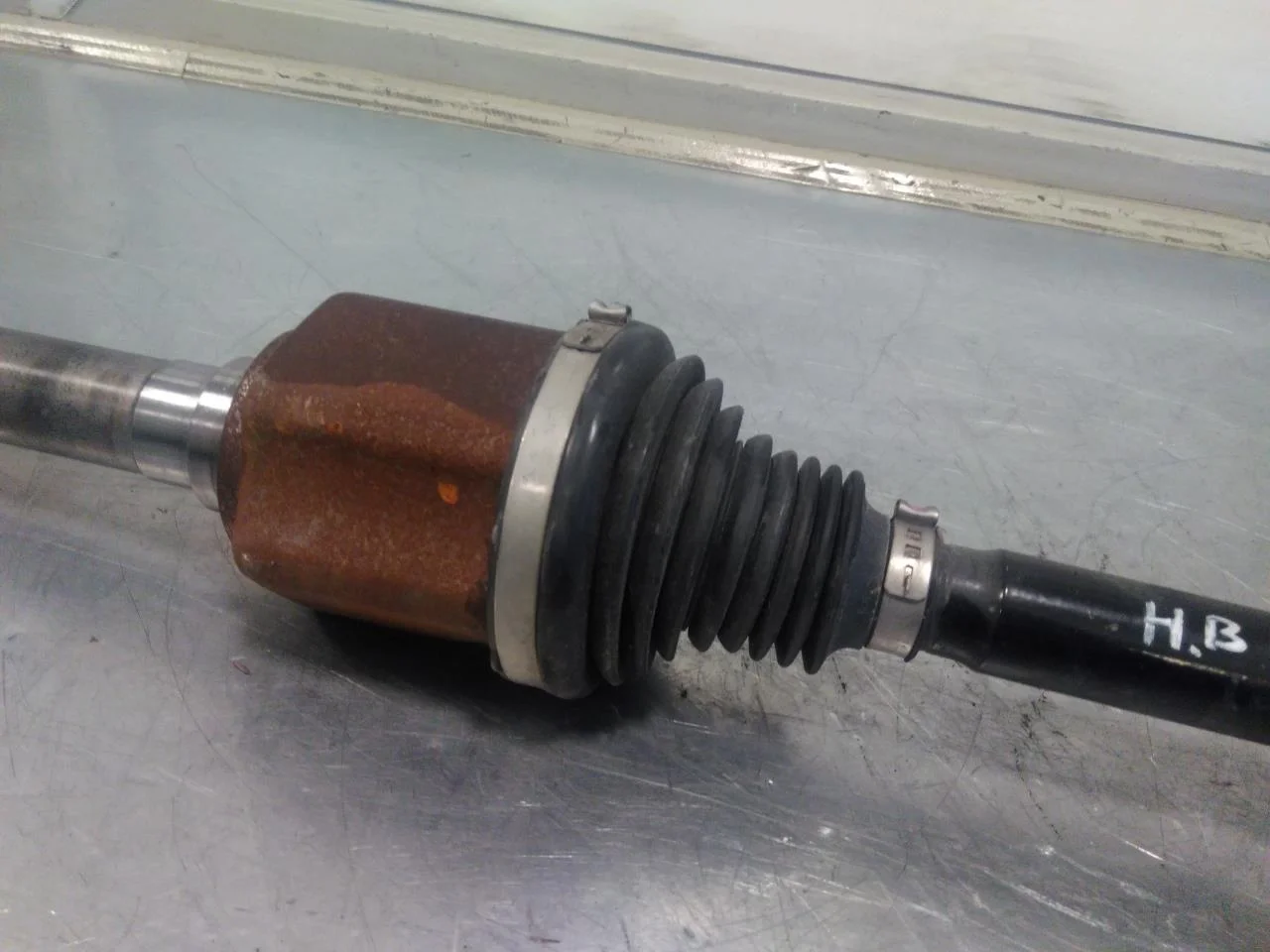 Volvo C40/RECHARGE 2021-> Rear right driveshaft view 3