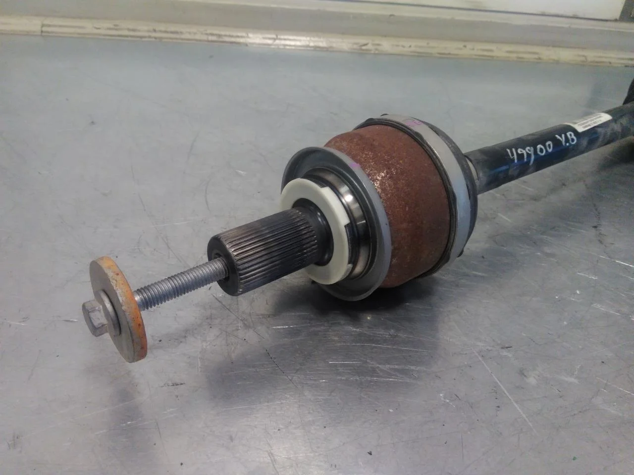 Volvo C40/RECHARGE 2021-> Rear left driveshaft view 2
