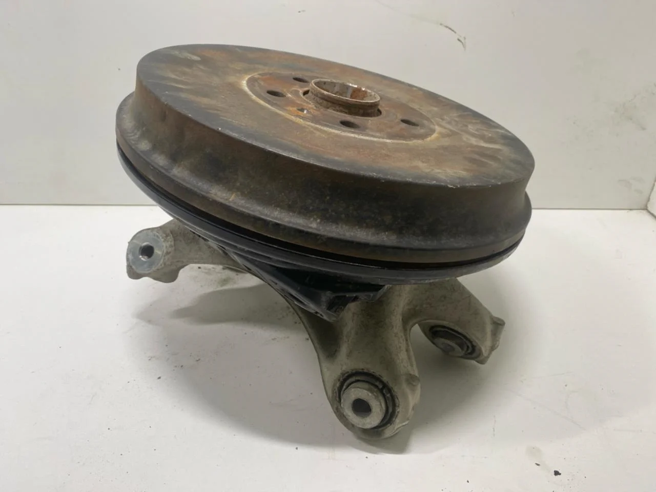 Volkswagen ID.4 2021- Stub axle carrier, right rear view 4