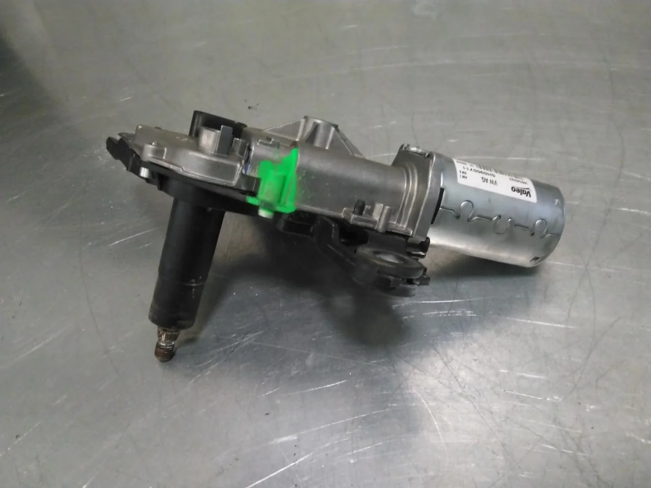 Skoda ENYAQ IV 2021- Tailgate wiper motor view 2