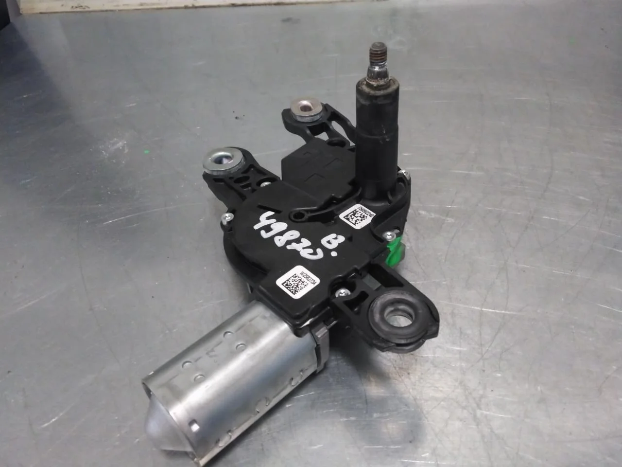 Skoda ENYAQ IV 2021- Tailgate wiper motor view 3