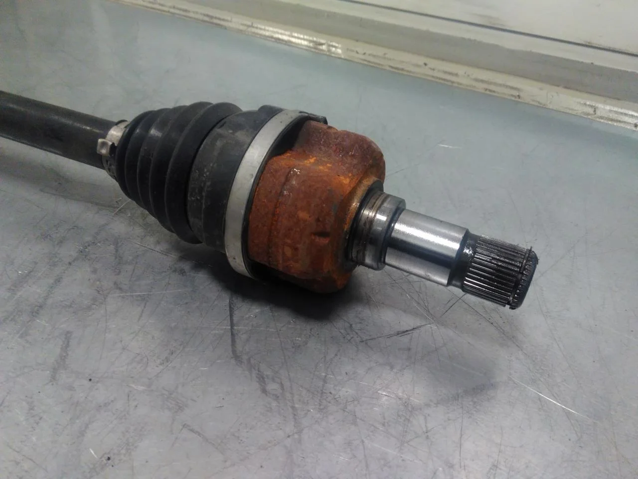 Volkswagen ID.4 2021- Rear right driveshaft view 2