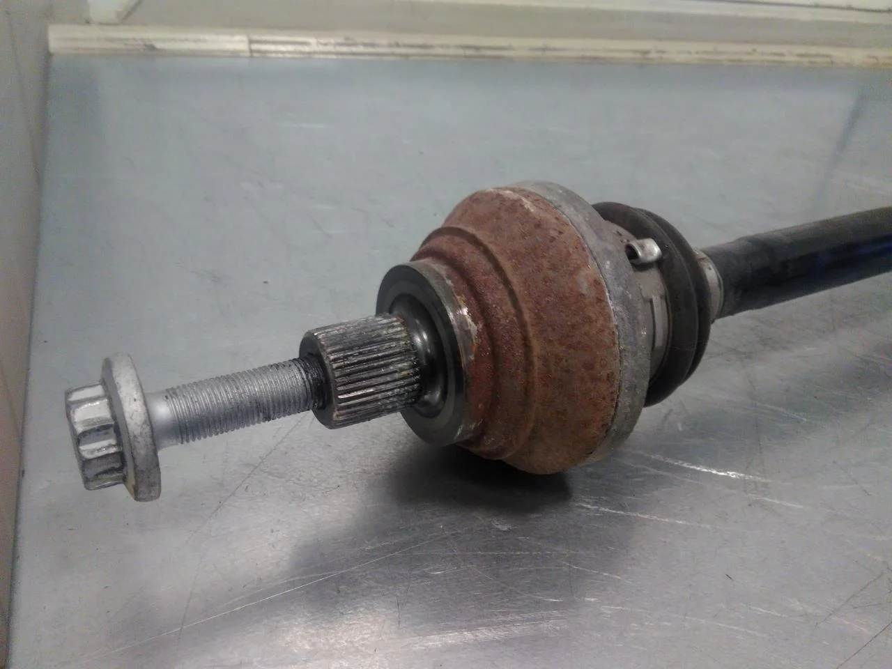 Volkswagen ID.4 2021- Rear right driveshaft view 3