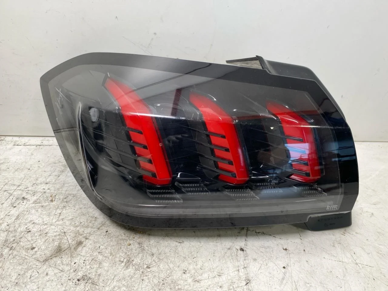 Peugeot 208/E-208 2020-> Hátsó lámpa, bal