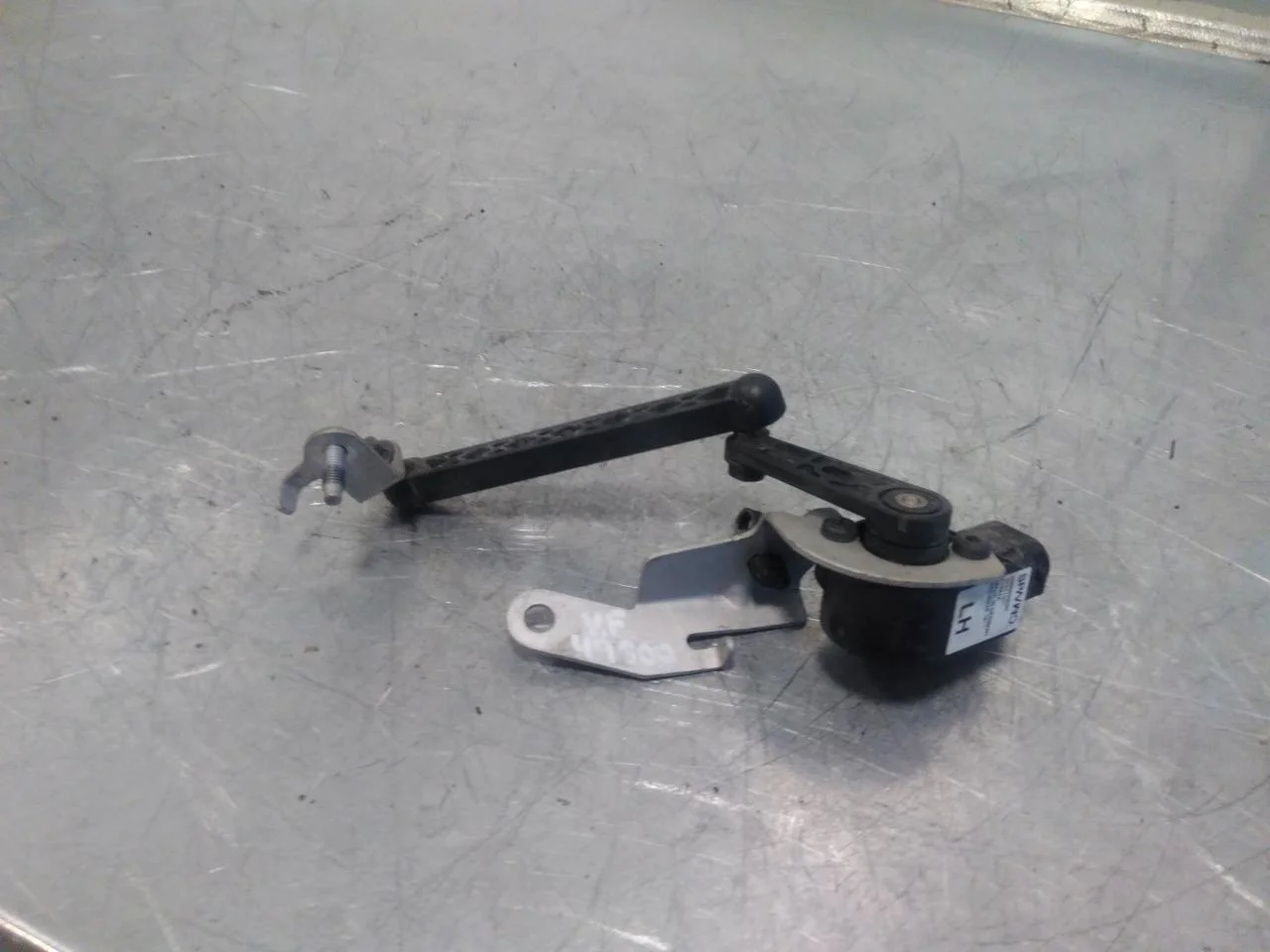 Volvo C40/RECHARGE 2021-> Level control / air suspension sensor