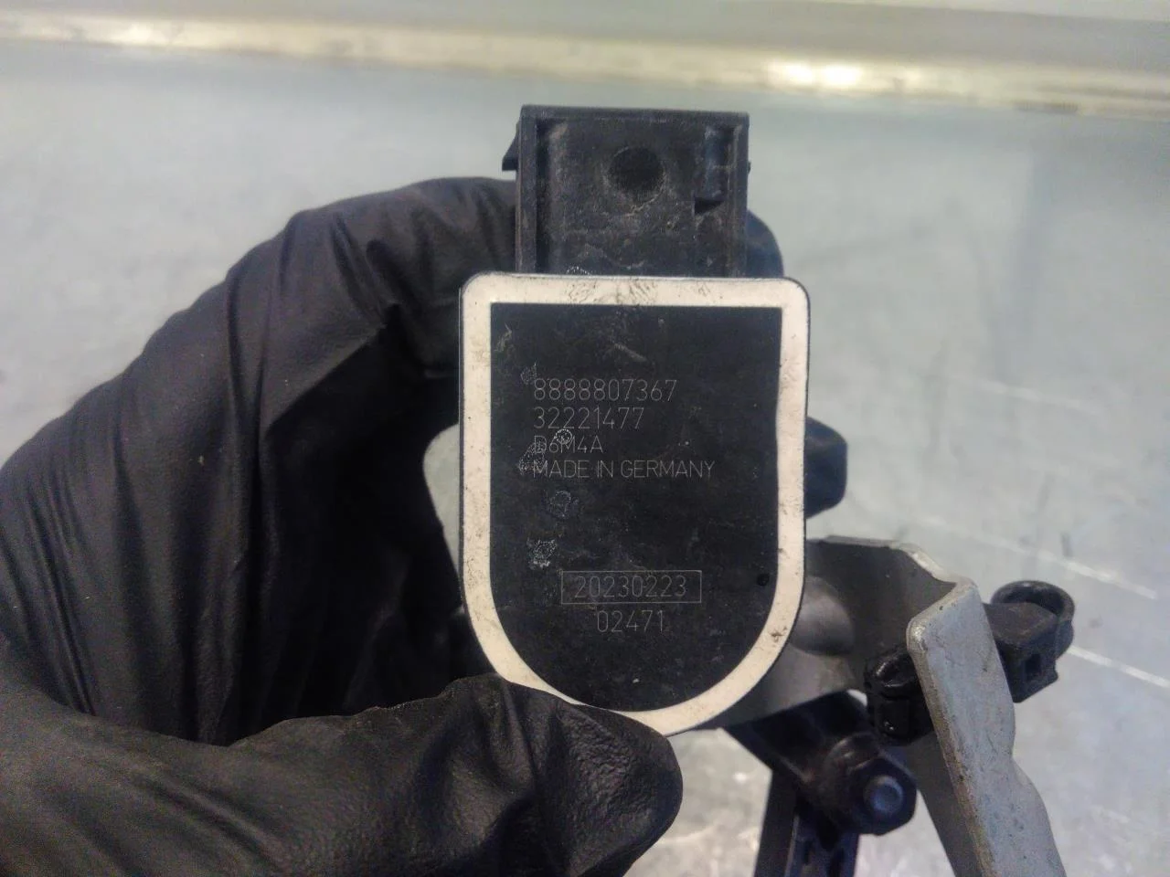 Volvo C40/RECHARGE 2021-> Level control / air suspension sensor view 3