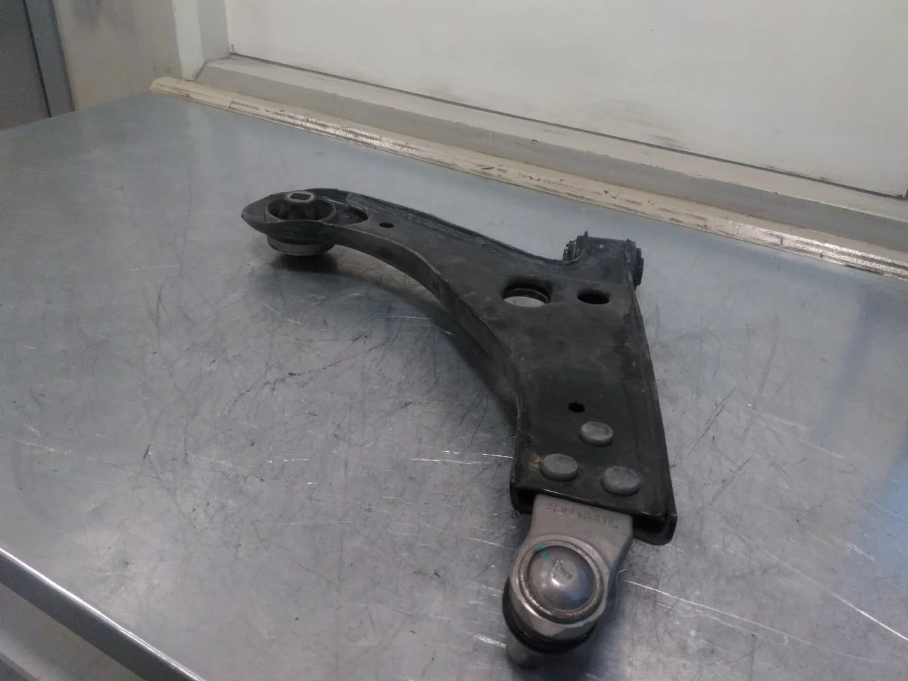Volvo C40/RECHARGE 2021-> Front left control arm view 2