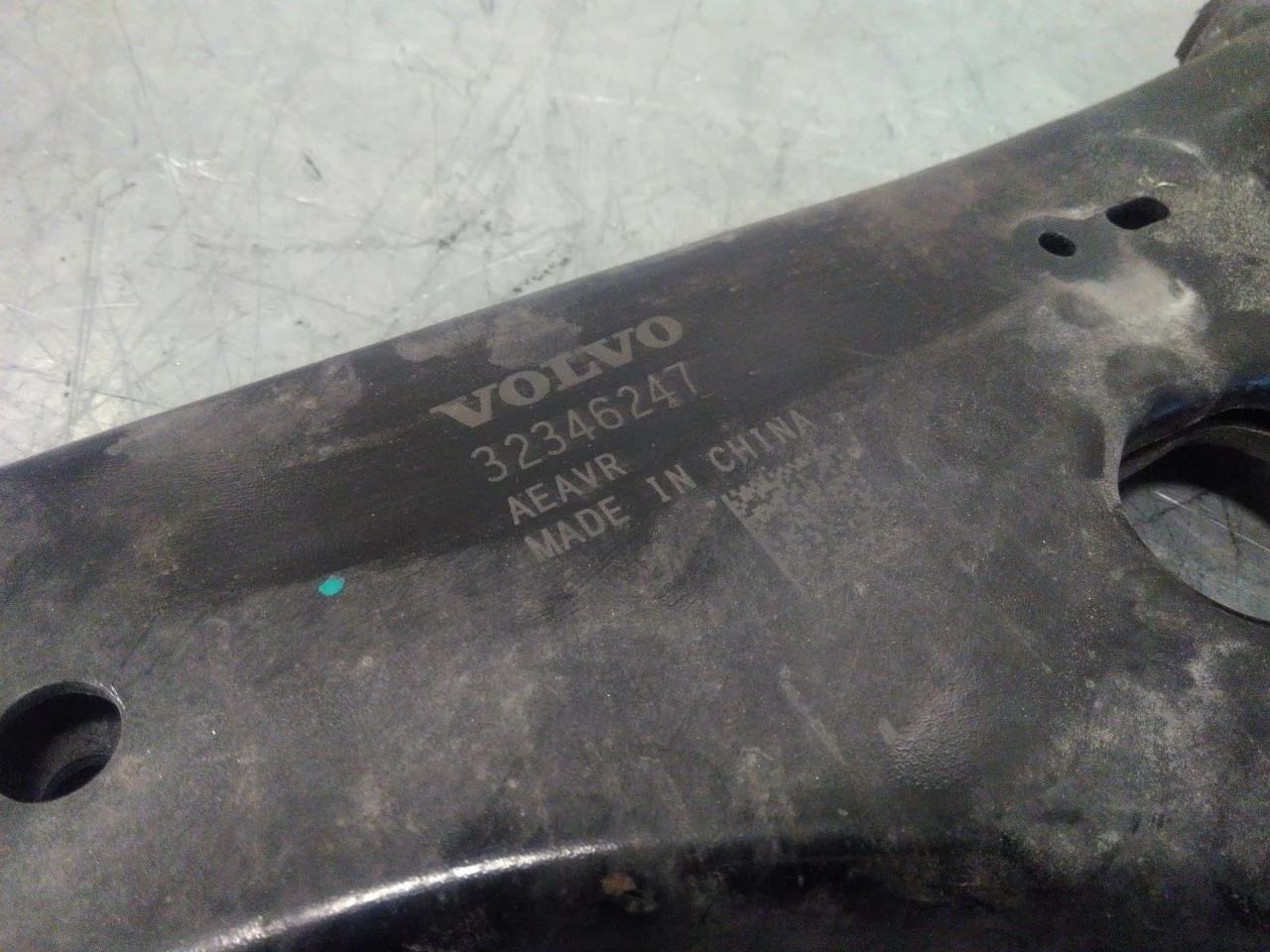 Volvo C40/RECHARGE 2021-> Front left control arm view 3