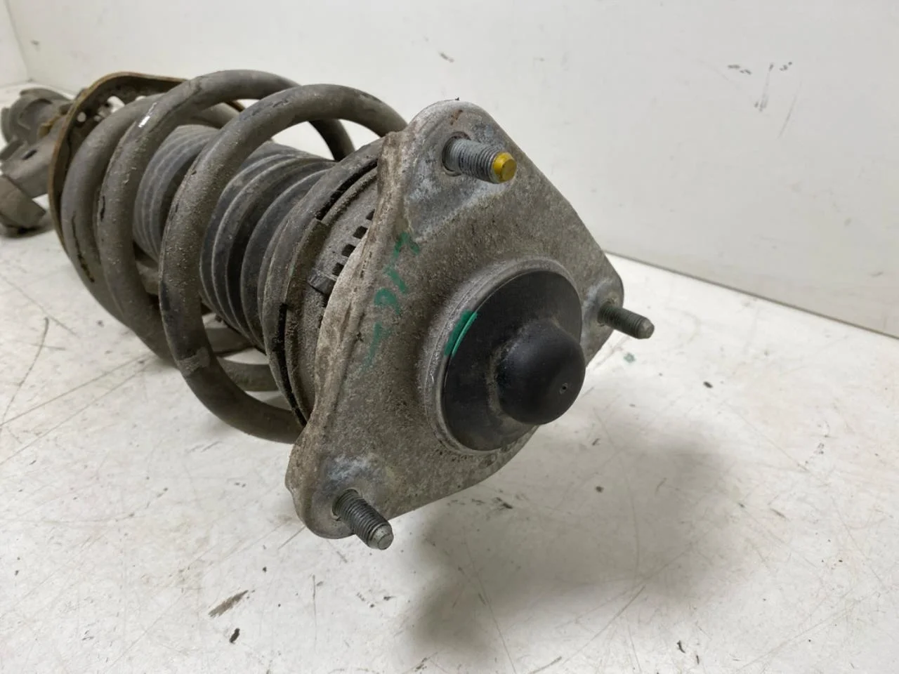 Hyundai IONIQ 5 NE 2022- Strut assembly, front left view 3
