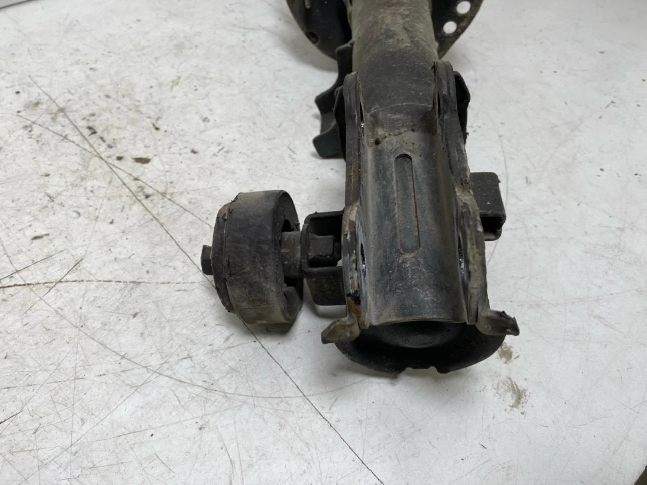 Hyundai IONIQ 5 NE 2022- Strut assembly, front left view 4
