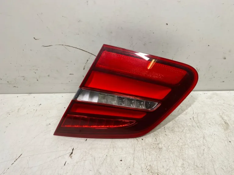 Mercedes B 180-200 W246/W242 2012-19 Hátsó lámpa, jobb, csomagtérajtón (belső)
