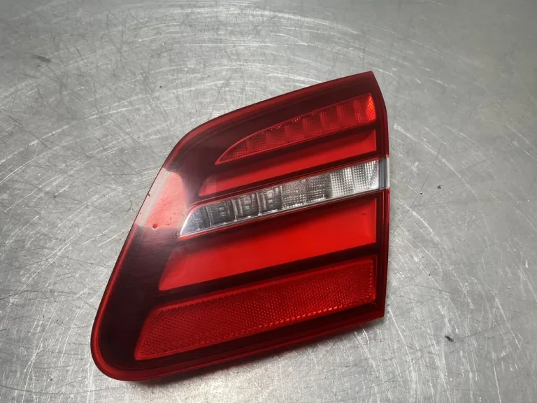 Mercedes B 180-200 W246/W242 2012-19 Hátsó lámpa, jobb, csomagtérajtón (belső)