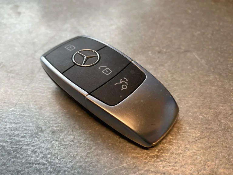 Mercedes EQC 2020- Telecomandă, închidere centralizată / alarmă