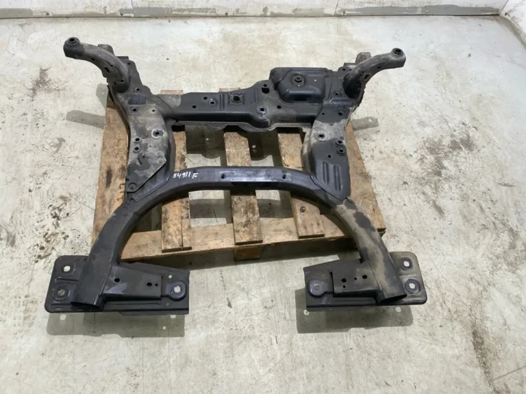 Mercedes B 180-200 W246/W242 2012-19 Első futómű merevítő (gerenda)