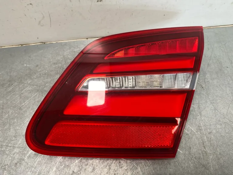 Mercedes B 180-200 W246/W242 2012-19 Hátsó lámpa, jobb, csomagtérajtón (belső)