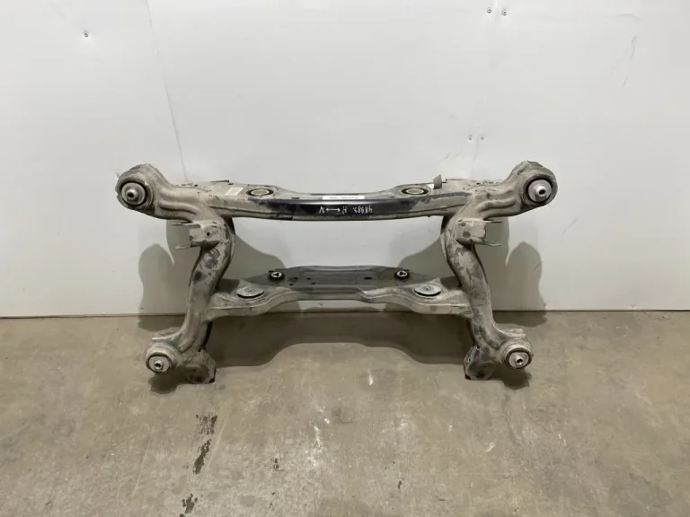 Mercedes EQA H243 2021- Traversă punte spate / cadru auxiliar