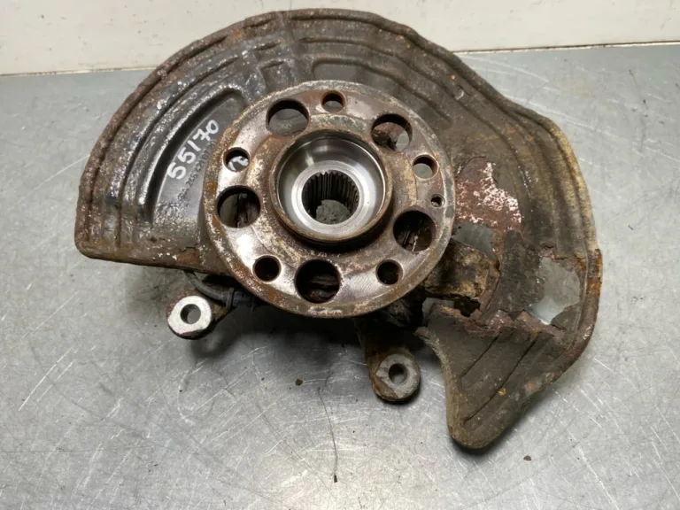 Mercedes B 180-200 W246/W242 2012-19 Stub axle carrier, left front
