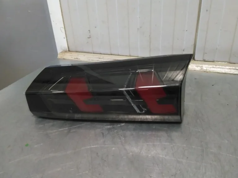Peugeot 2008/E-2008 2020-> Lampă spate dreapta pe hayon, interioară
