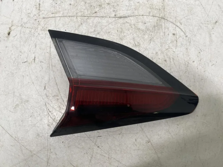 Opel / Vauxhall CORSA F 2020- Lampă spate dreapta pe hayon, interioară