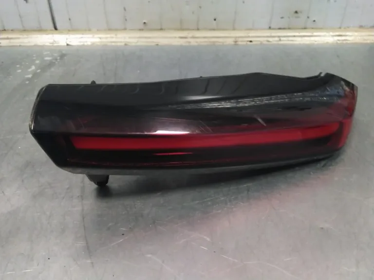 Citroen C4/E-C4 C4X/E-C4X 21->> Hátsó lámpa, jobb, csomagtérajtón (belső)