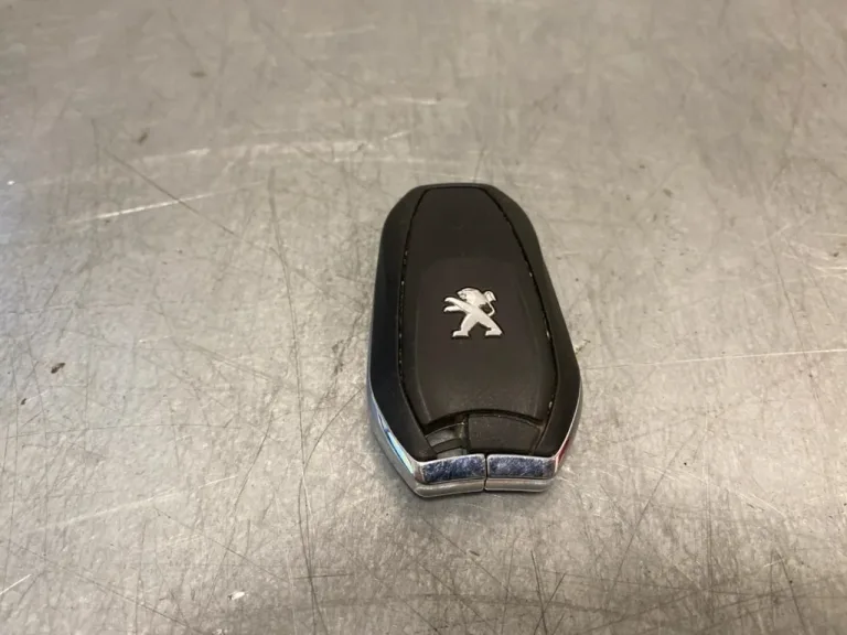Peugeot 208/E-208 2020-> Telecomandă, închidere centralizată / alarmă