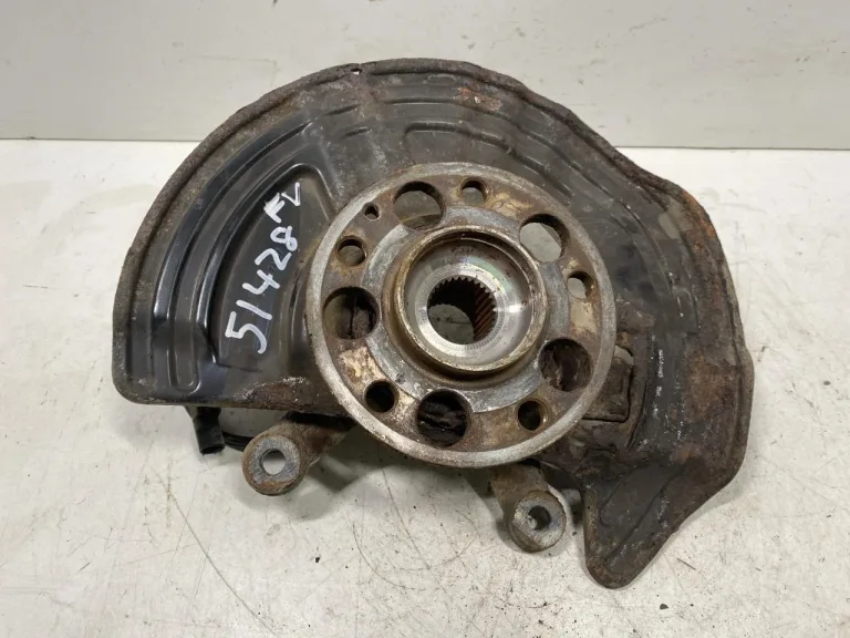 Mercedes B 180-200 W246/W242 2012-19 Stub axle carrier, left front