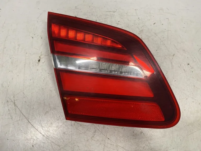 Mercedes B 180-200 W246/W242 2012-19 Lampă spate, stânga, pe hayon (interioară)