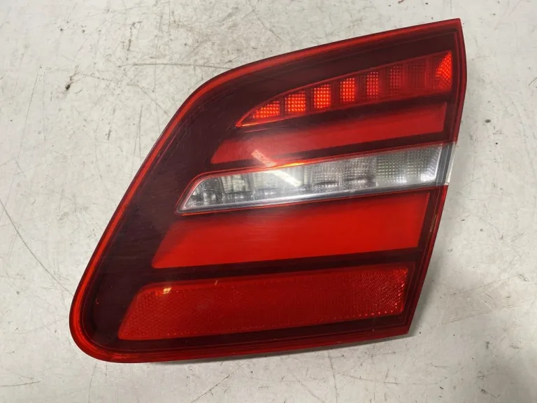 Mercedes B 180-200 W246/W242 2012-19 Lampă spate dreapta pe hayon, interioară