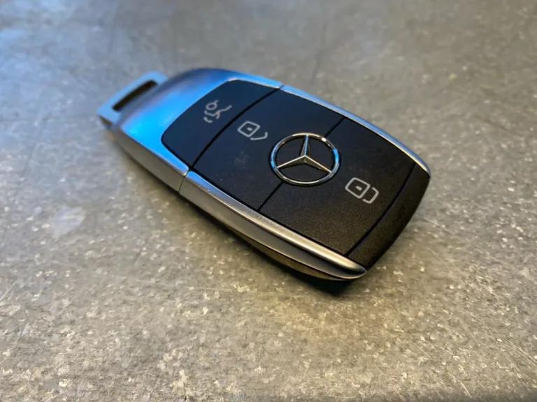 Mercedes EQB X243 2022- Telecomandă, închidere centralizată / alarmă